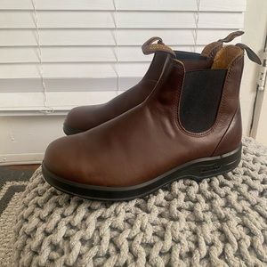 Men’s All terrain Chelsea boot cocoa brown US size 10.5